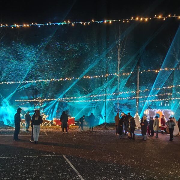 KALĖDINĖS PASAKOS ĮŽIEBIMAS