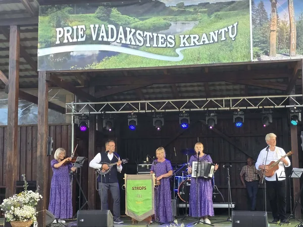 PRIE VADAKSTIES KRANTŲ